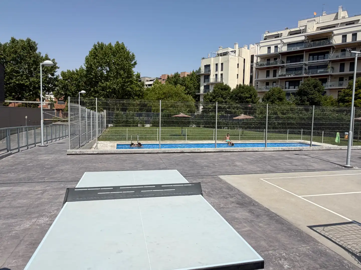 Piscina de Casa adosada de lloguer en Valladolid amb Aire condicionat, Calefacció i Jardí privat