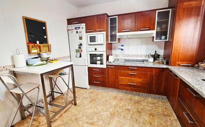 Cuina de Casa adosada en venda en Benalmádena amb Aire condicionat, Jardí privat i Parquet