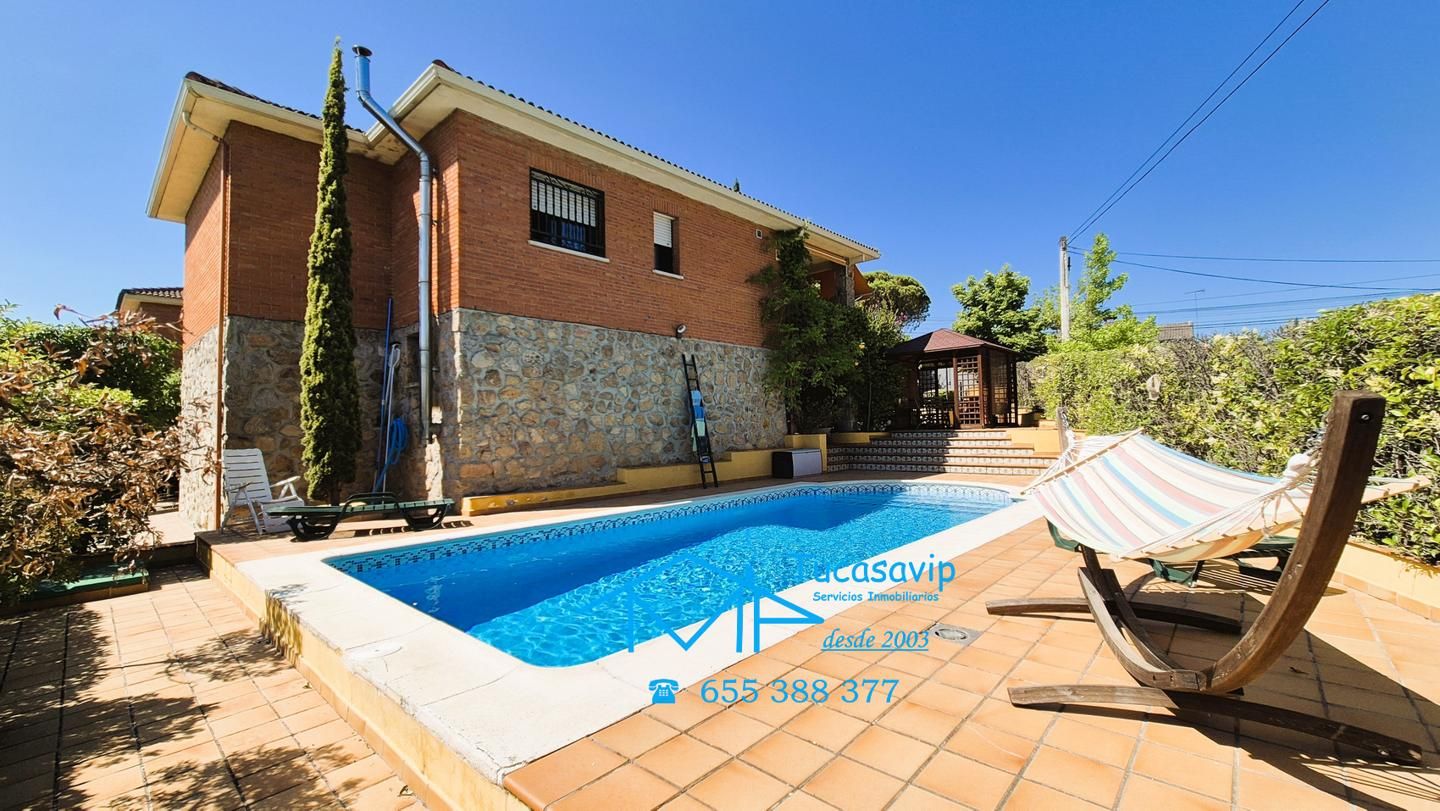 Piscina de Casa o xalet en venda en Pelayos de la Presa amb Calefacció, Jardí privat i Terrassa