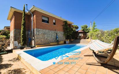 Piscina de Casa o xalet en venda en Pelayos de la Presa amb Calefacció, Jardí privat i Terrassa