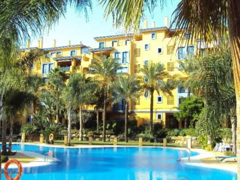 Apartament amb piscina de lloguer a Urbanizacion Los Naranjos