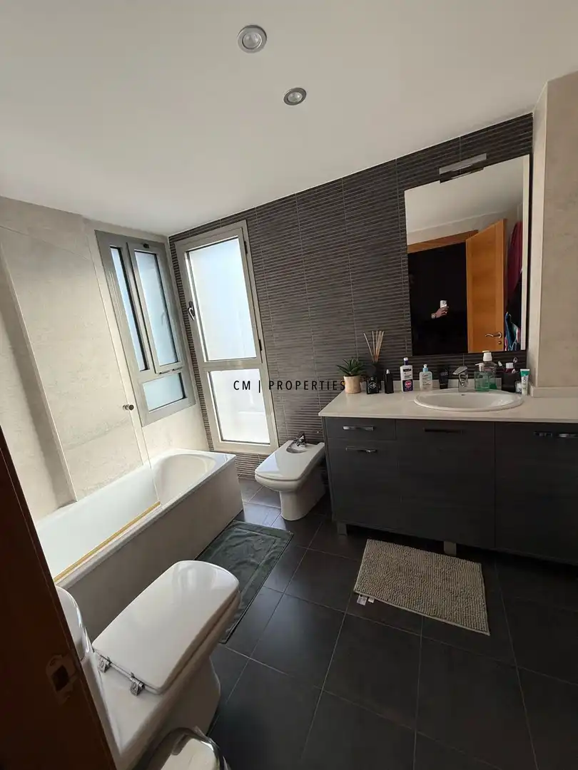 Baño de Piso de alquiler en Valencia con Aire acondicionado, Calefacción y Parquet