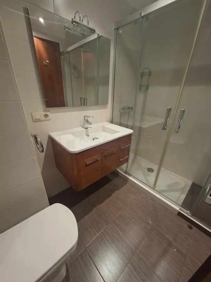 Bany de Pis en venda en Vitoria - Gasteiz amb Calefacció, Parquet i Terrassa