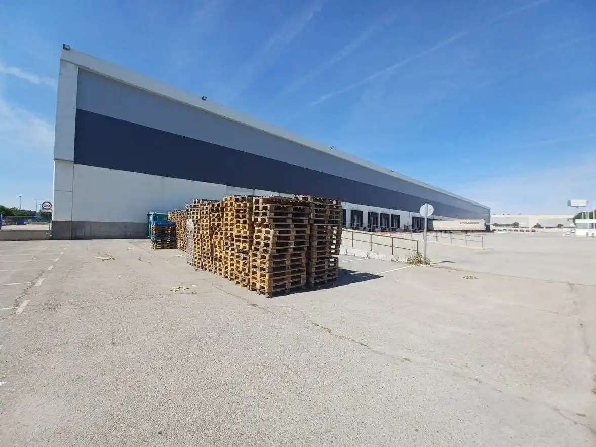 Industrial building to rent in Calle Tesla, imagen 4