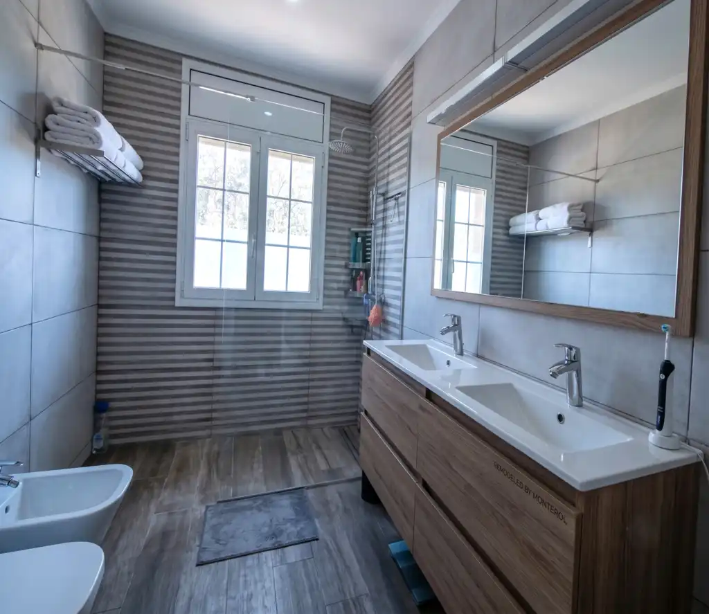 Bany de Casa o xalet en venda en Terrassa amb Aire condicionat, Jardí privat i Terrassa