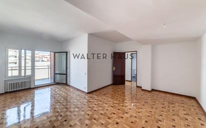 Sala d'estar de Pis en venda en  Madrid Capital amb Aire condicionat, Calefacció i Terrassa