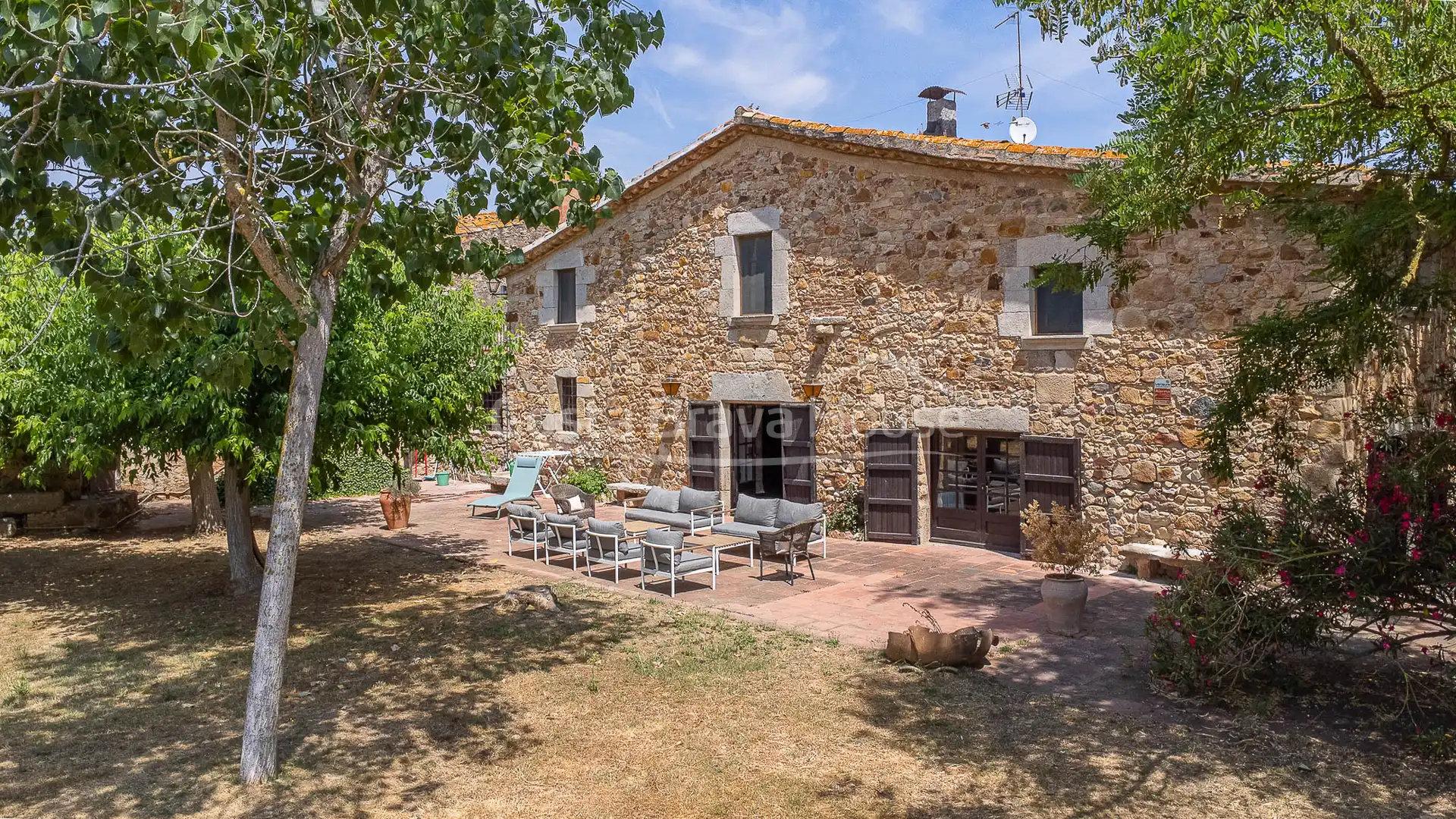 Maison rustique avec piscine à vendre à Llagostera