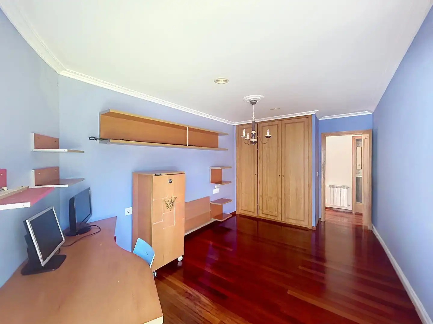 Habitación de Casa adosada en venta en Santiago de Compostela  con Calefacción, Terraza y Piscina comunitaria