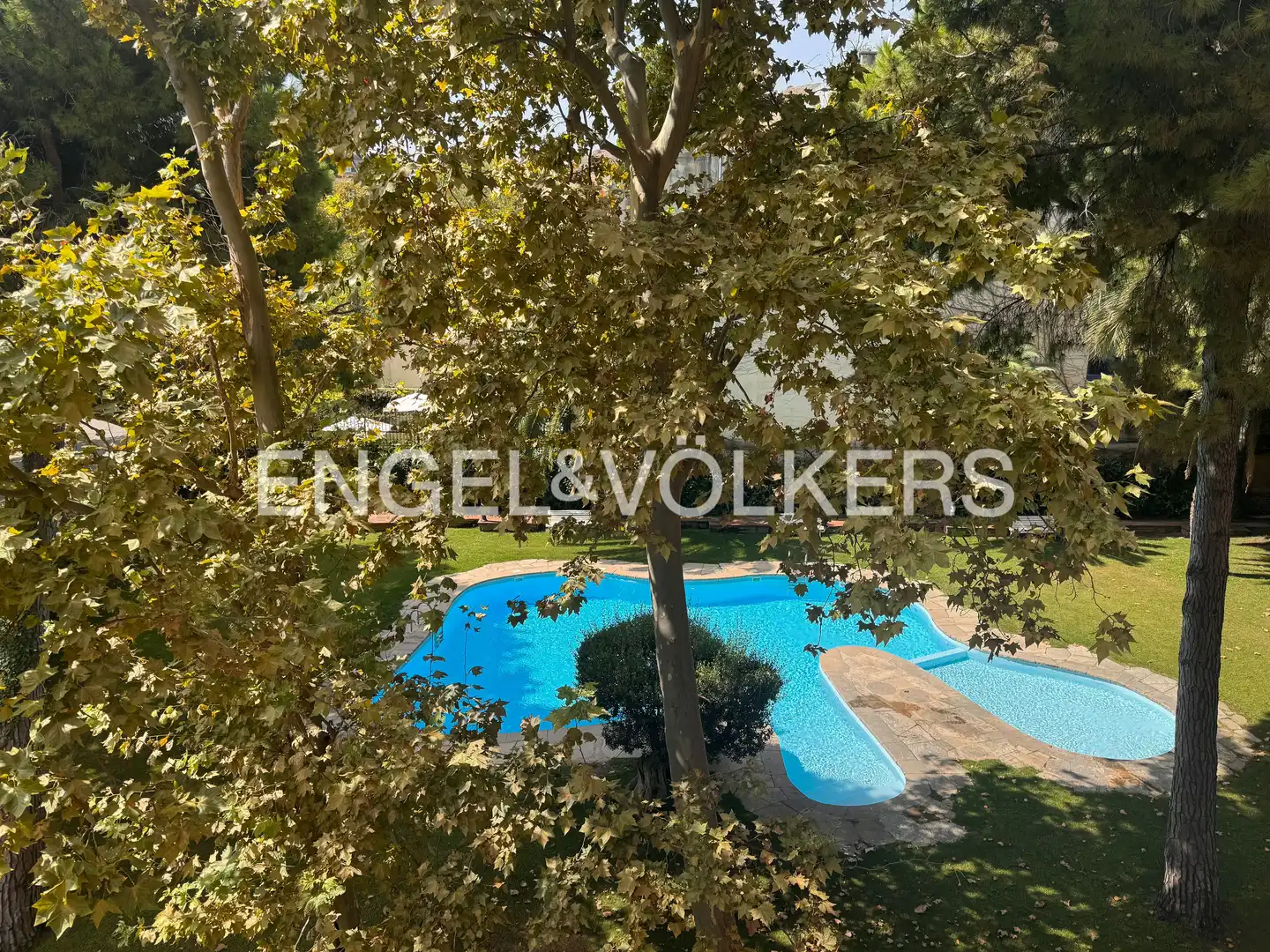 Swimming pool of Flat for rent in Les Corts