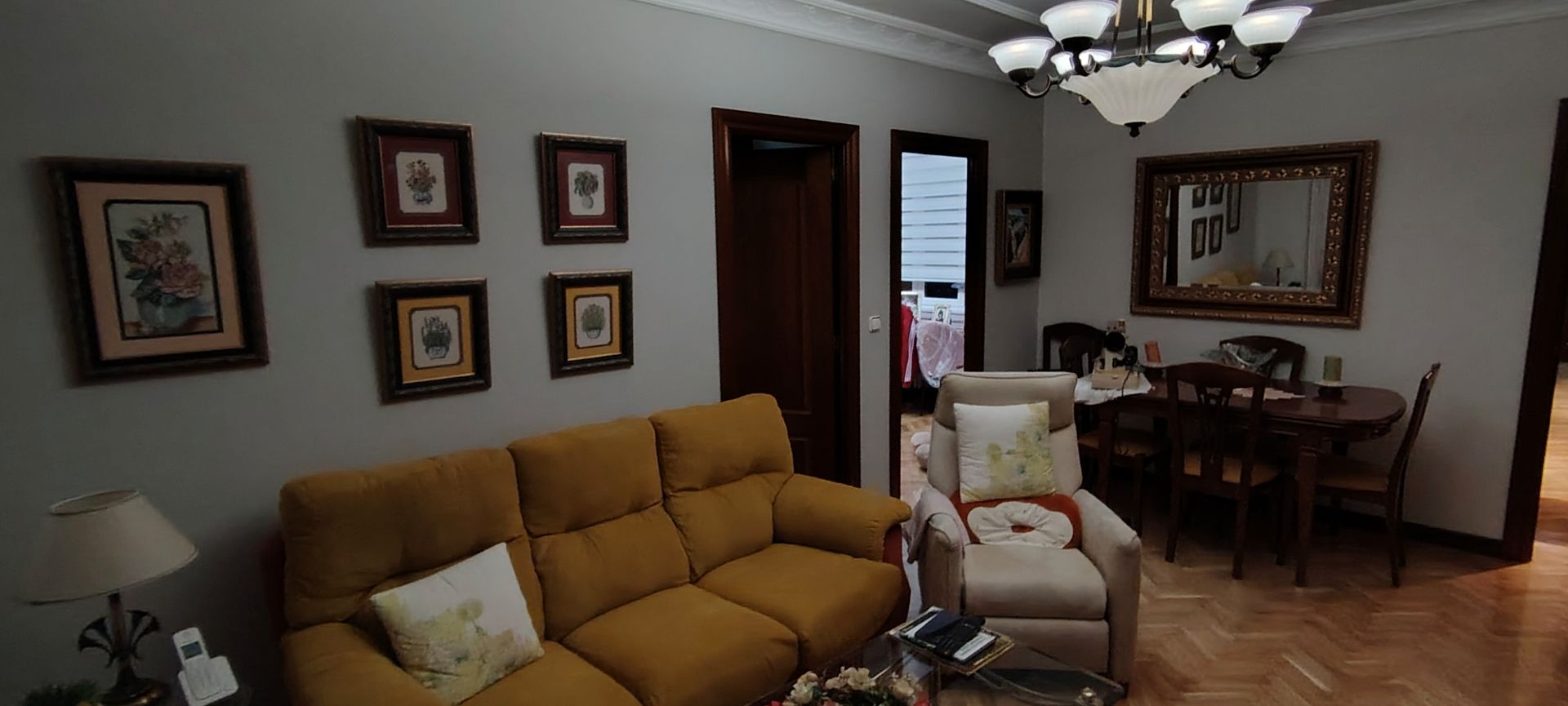 Sala d'estar de Pis en venda en Salamanca Capital amb Calefacció, Parquet i Moblat