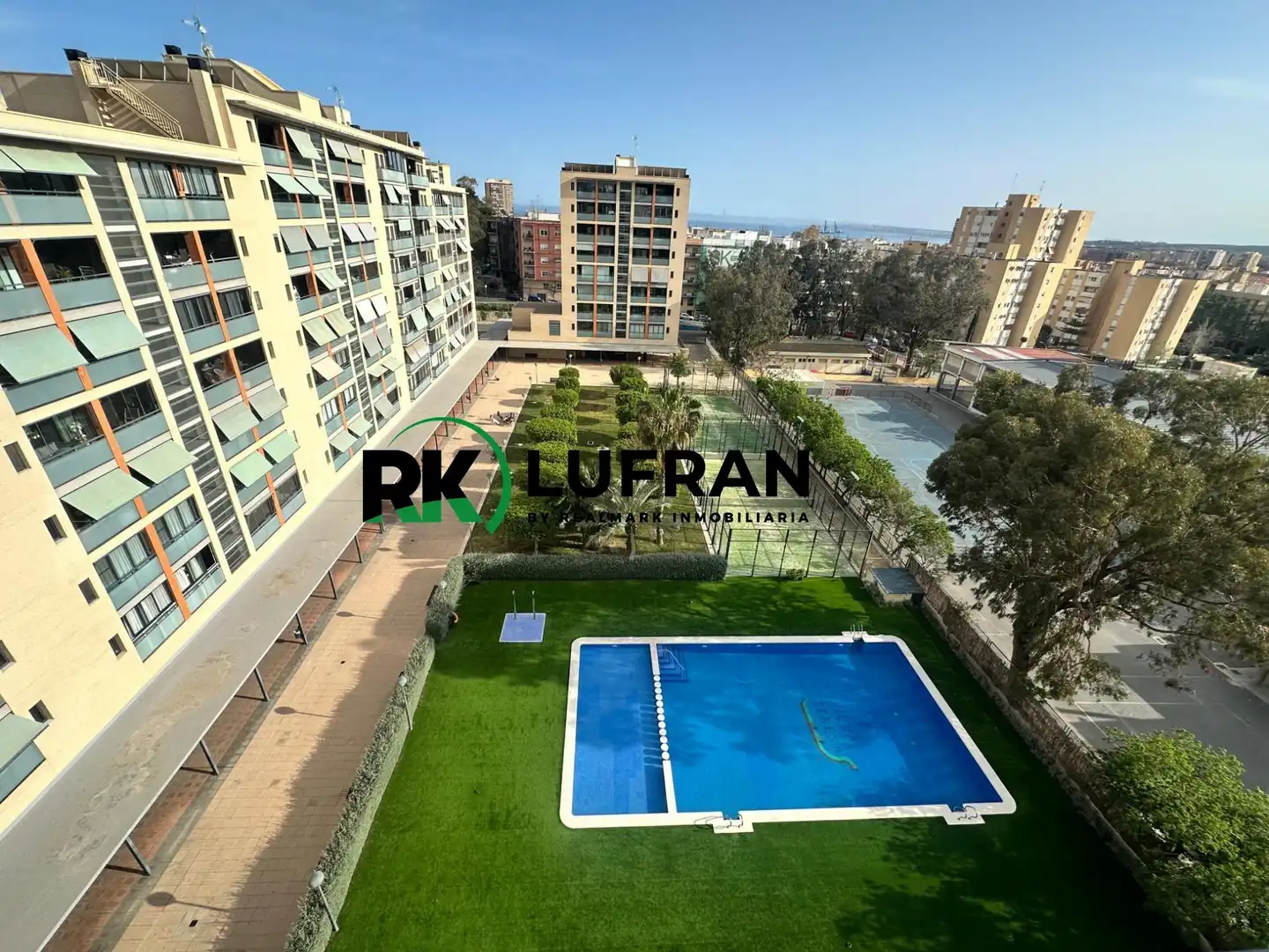 Swimming pool of Flat for sale in Alicante / Alacant  with Community pool