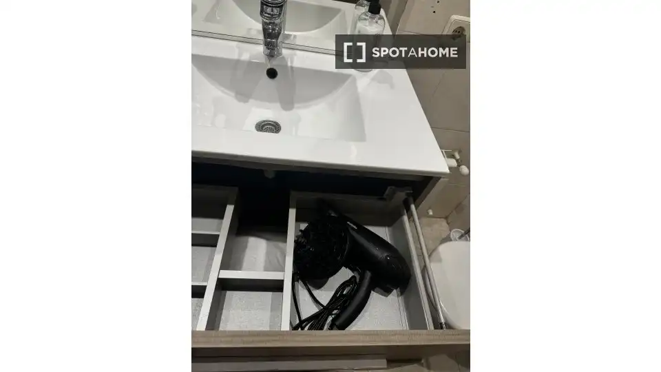 Bany de Pis de lloguer en Madrid amb Aire condicionat, Calefacció i Moblat