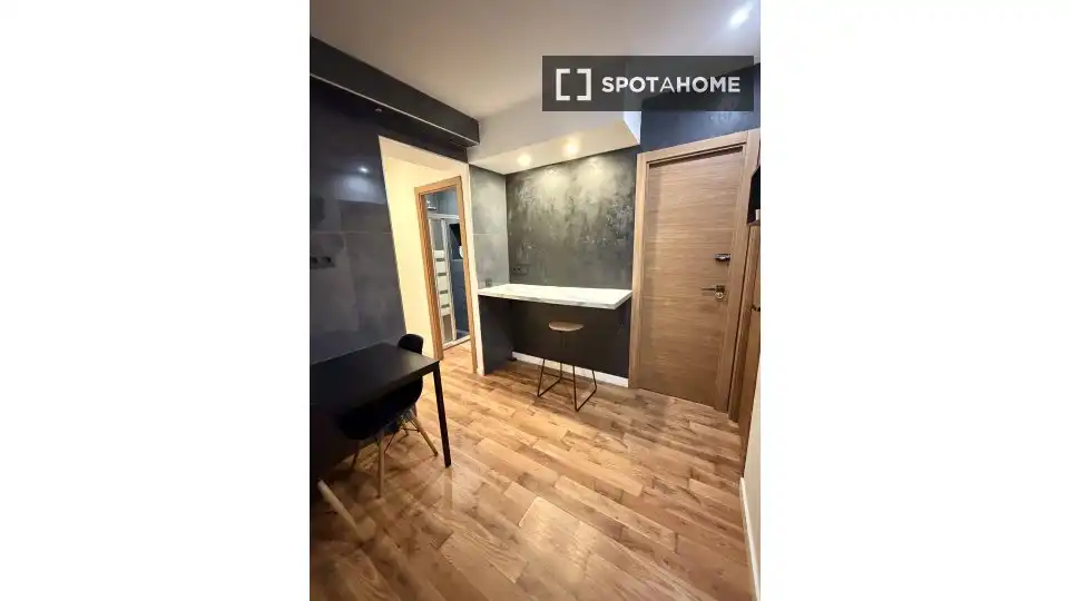 Bedroom of Flat for rent in Madrid  with Air Conditioner, Heating and Furnished