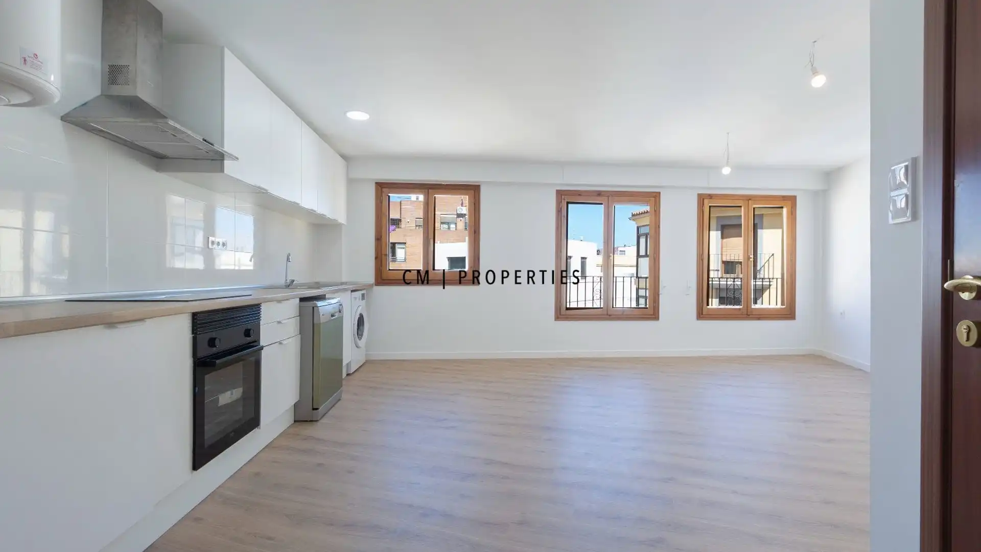 Attic for rent in Puerta Ferrisa, Centro - El Castillo