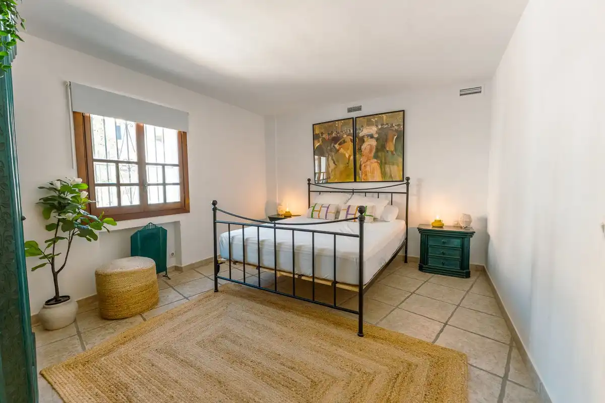 Dormitori de Casa adosada de lloguer en Marbella amb Piscina comunitària