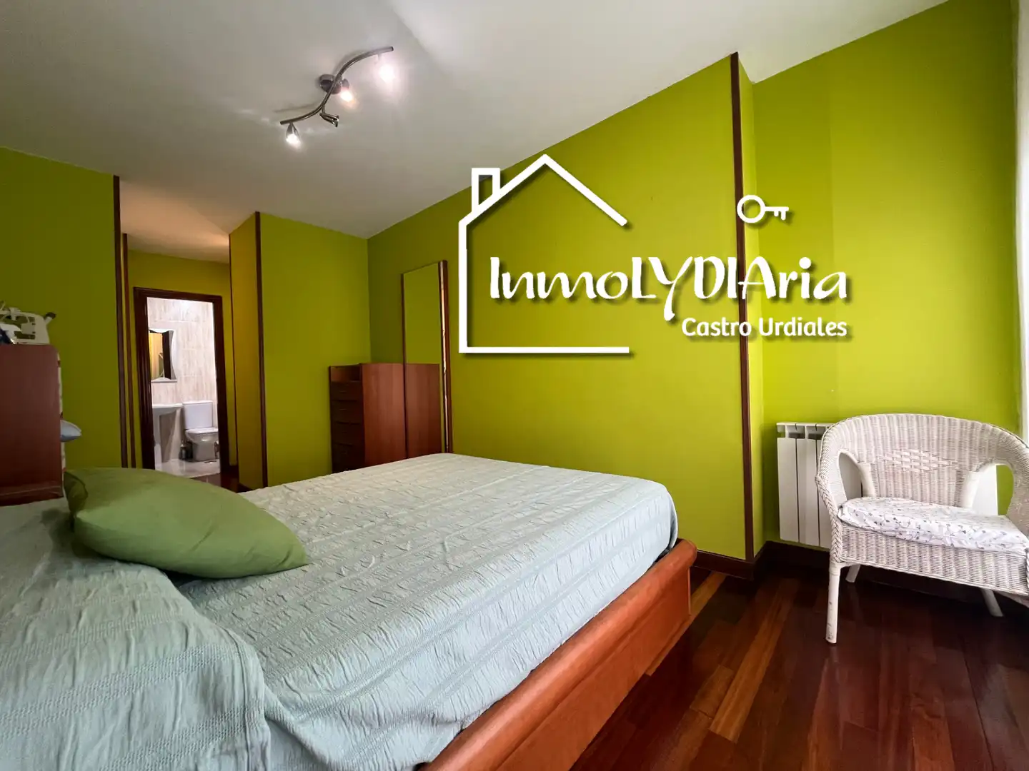 Piso en venta en Castro-Urdiales con Calefacción, Parquet y Terraza