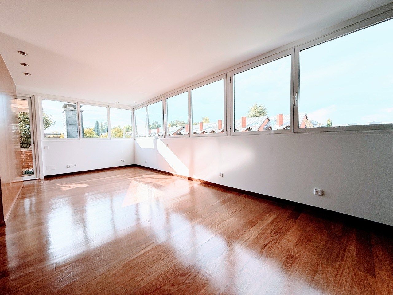 Bedroom of Duplex to rent in  Madrid Capital  with Air Conditioner, Parquet flooring and Terrace