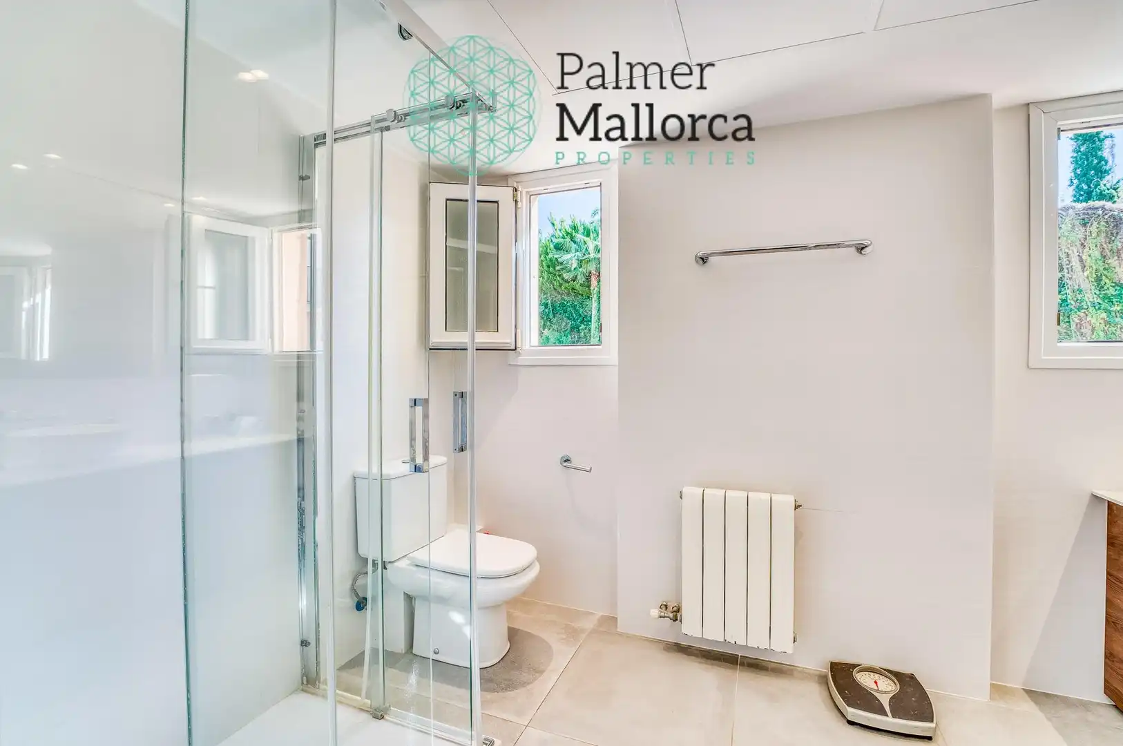 Badezimmer von Wohnungen zum Verkauf in Calvià mit Klimaanlage, Heizung und Privatgarten