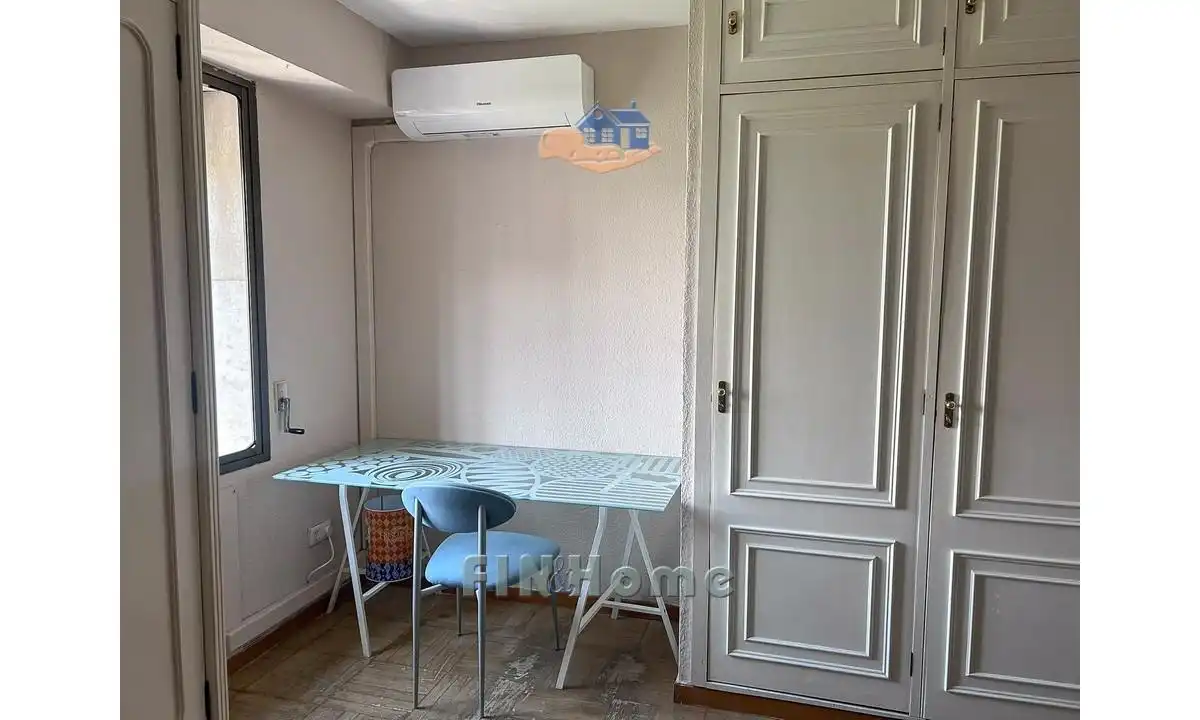Dormitori de Pis de lloguer en Sevilla amb Aire condicionat, Terrassa i Moblat