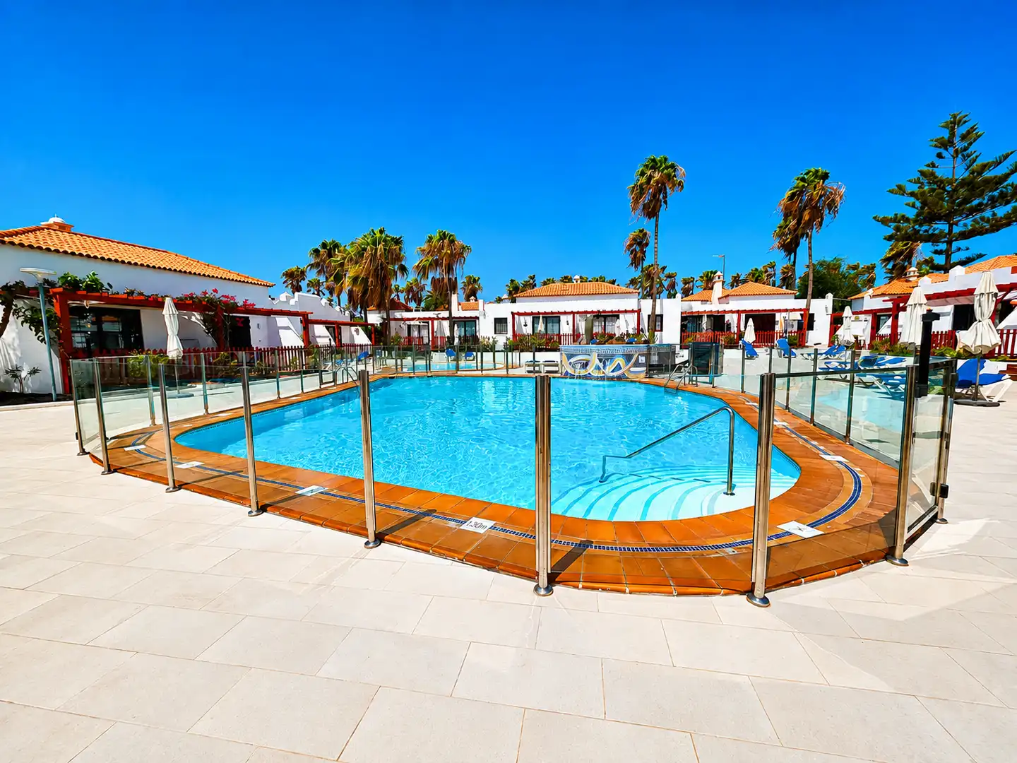 Piscina de Estudio en venta en Antigua con Aire acondicionado, Amueblado y Piscina comunitaria
