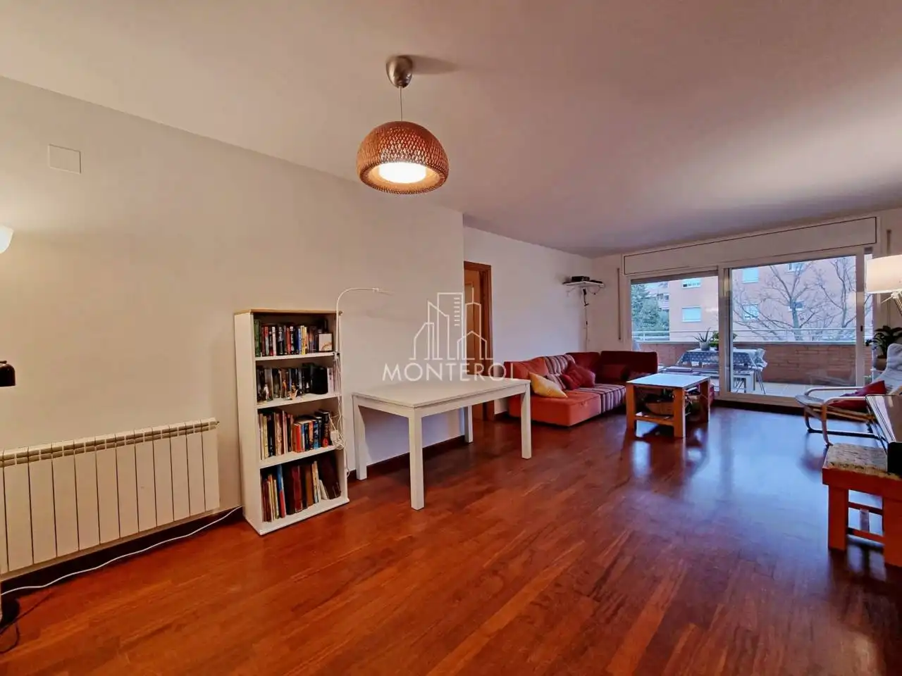 Vista exterior de Piso en venta en Cerdanyola del Vallès con Aire acondicionado, Calefacción y Parquet