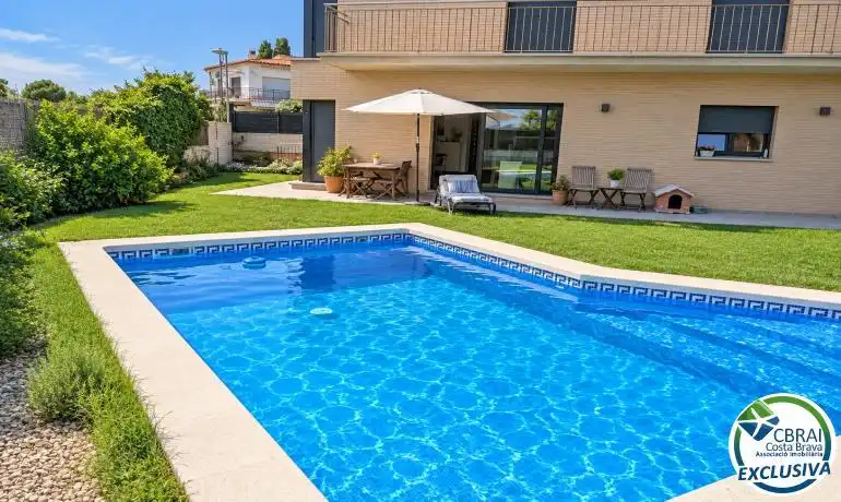 Swimming pool of Houses for sale in Roses  with Heating, Private garden and Terrace