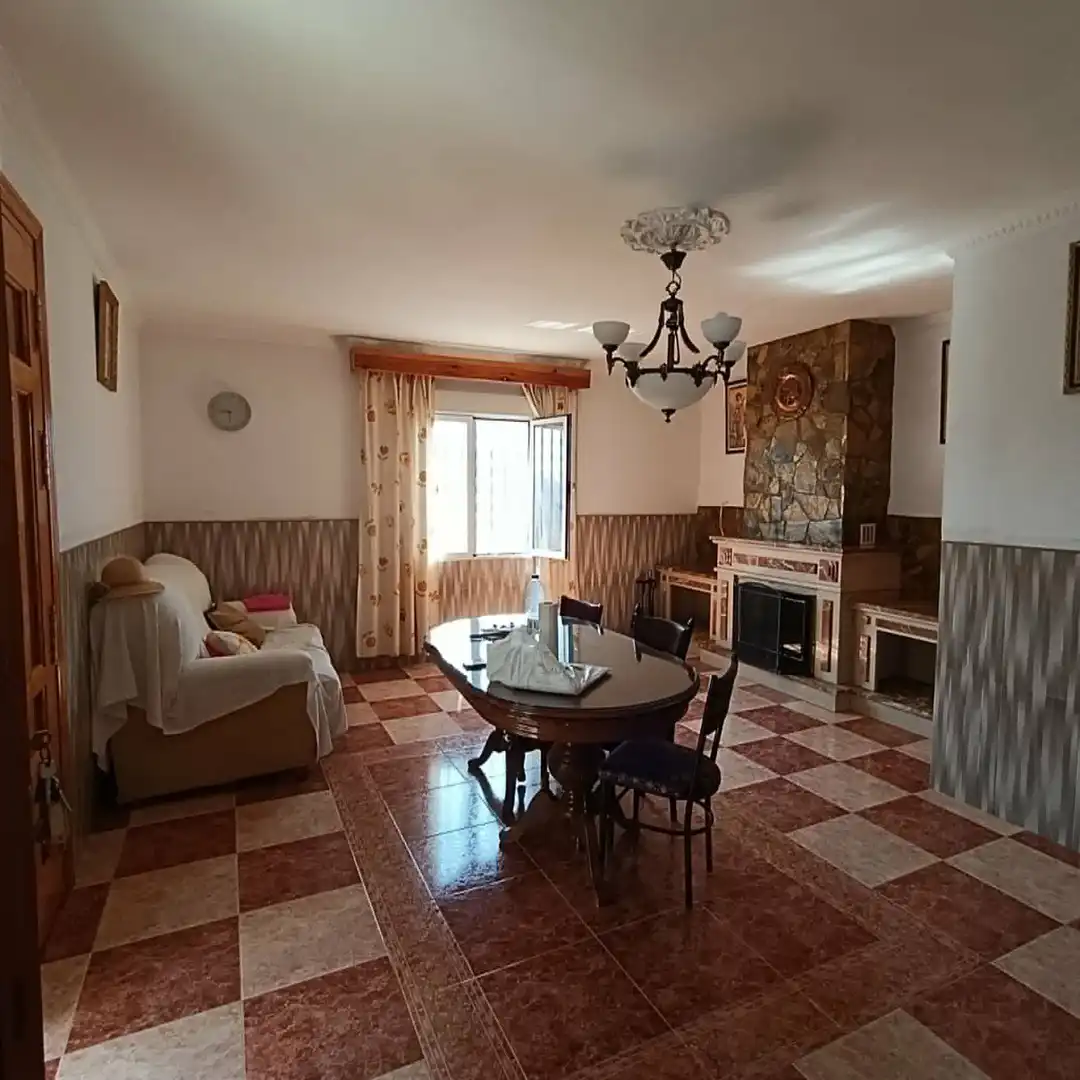 Sala de estar de Finca rústica en venta en Iznájar con Aire acondicionado, Calefacción y Jardín privado
