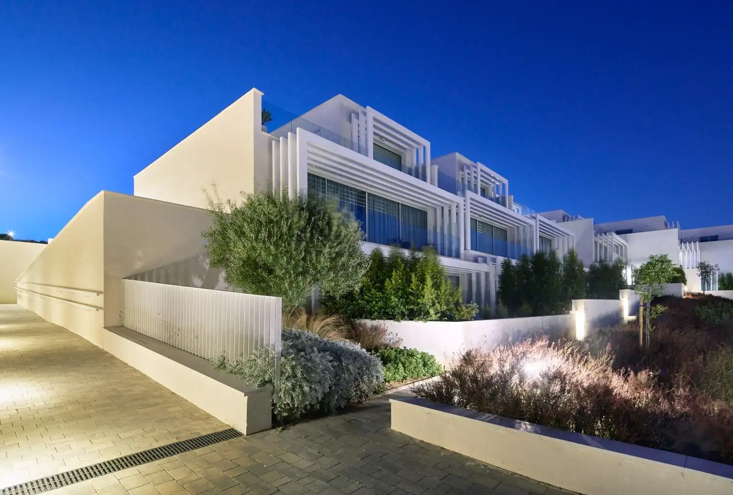 Vista exterior de Casa adosada en venta en Sotogrande con Calefacción, Terraza y Jacuzzi