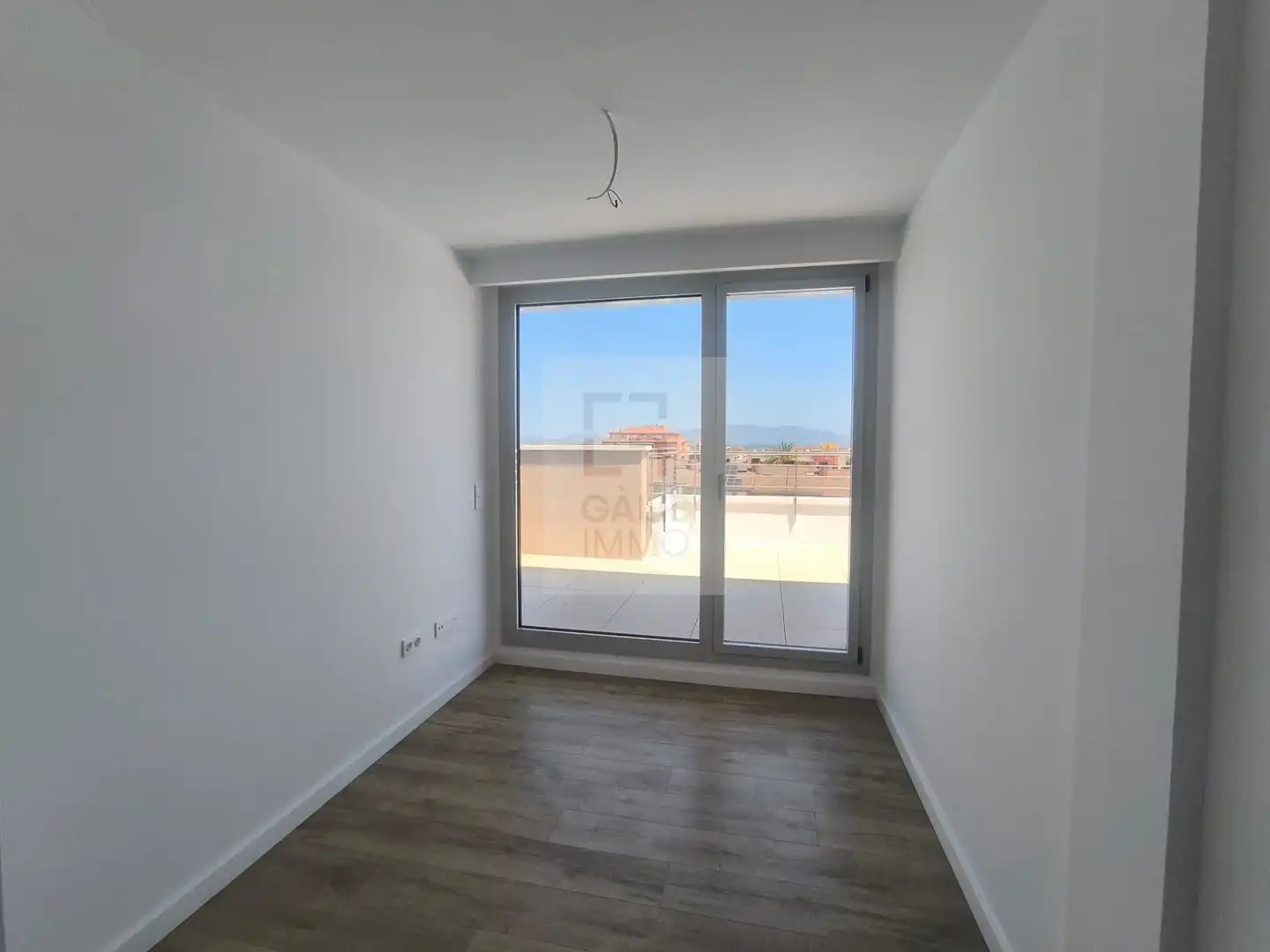 Schlafzimmer von Dachboden zum Verkauf in Figueres mit Klimaanlage, Terrasse und Abstellraum