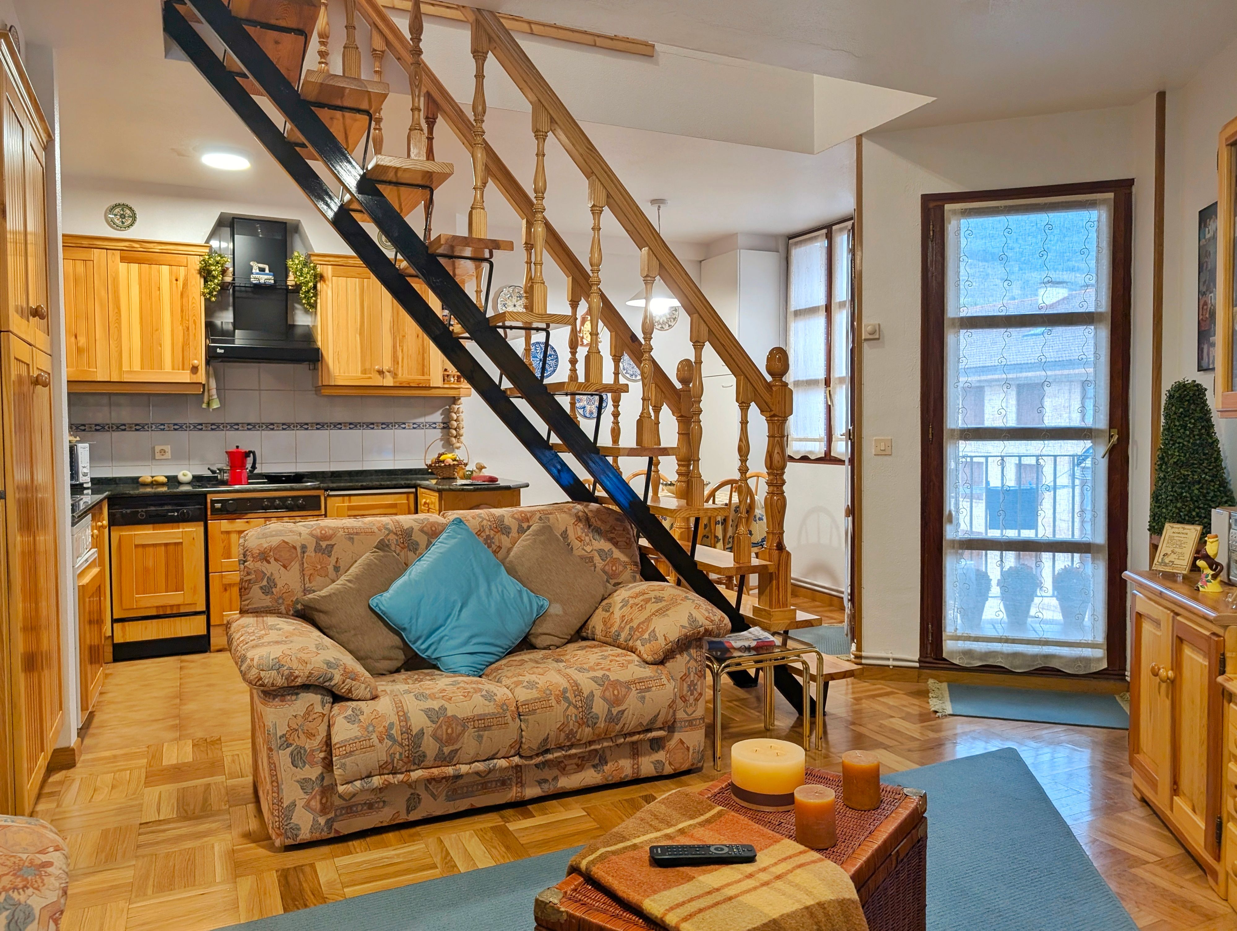 Living room of Flat for sale in Ezcaray  with Terrace, Furnished and Balcony