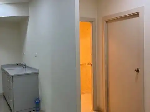 Baño de Local de alquiler en Esplugues de Llobregat con Aire acondicionado, Calefacción y Amueblado