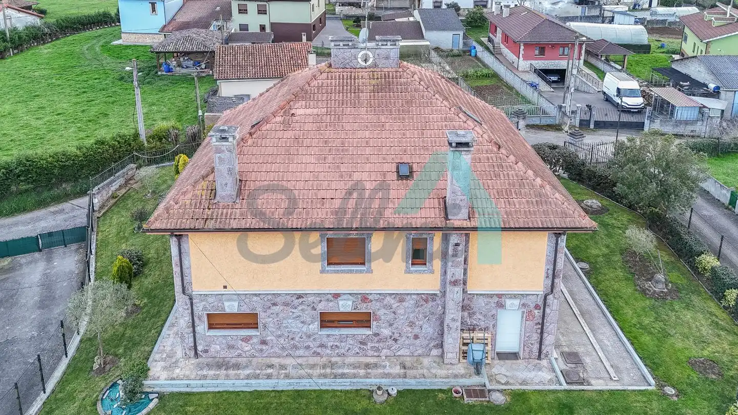 Houses for sale in Camíno De Castañéu, Viella - Granda - Meres