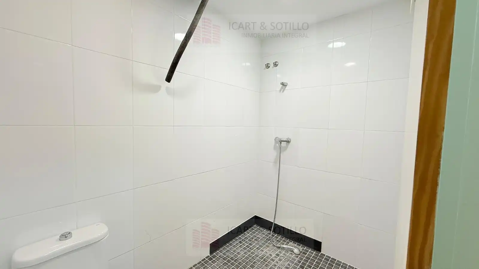 Baño de Local de alquiler en Vinaròs con Aire acondicionado