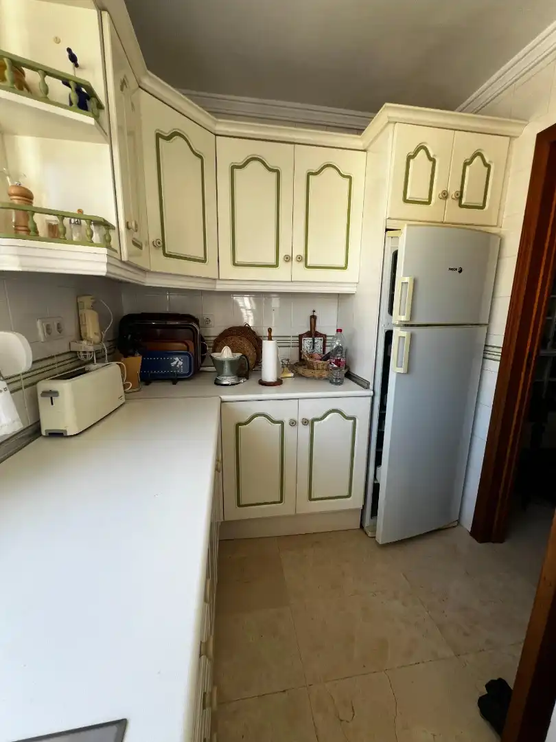 Cocina de Piso en venta en Fuengirola con Terraza y Piscina comunitaria