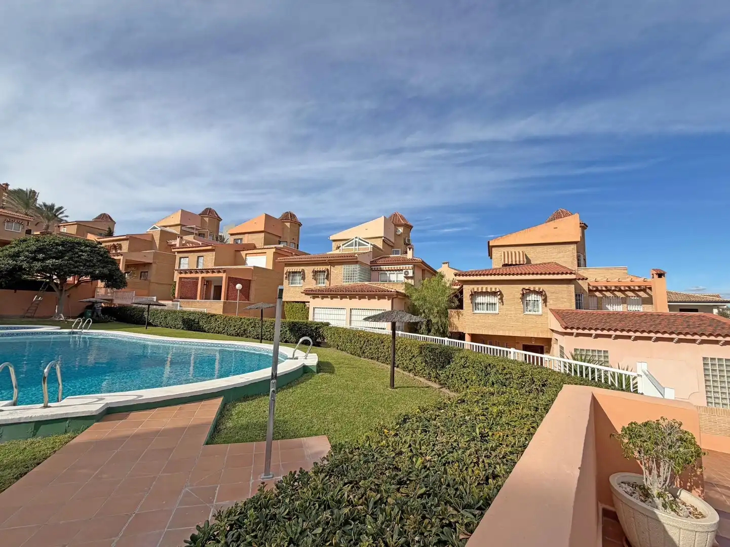 Vista exterior de Casa o xalet en venda en Alicante / Alacant amb Calefacció, Jardí privat i Terrassa