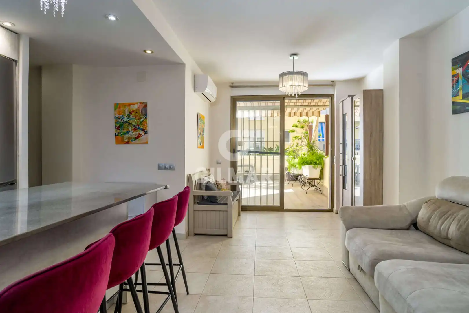 Vista exterior de Planta baja en venta en Estepona con Calefacción, Jardín privado y Piscina