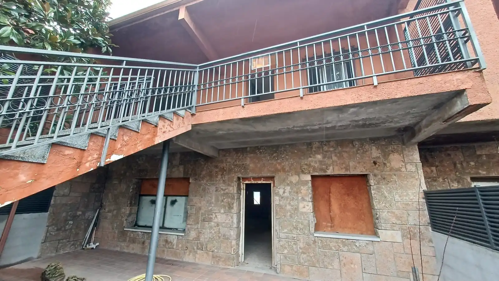 Vista exterior de Casa o xalet en venda en Moralzarzal amb Jardí privat i Terrassa