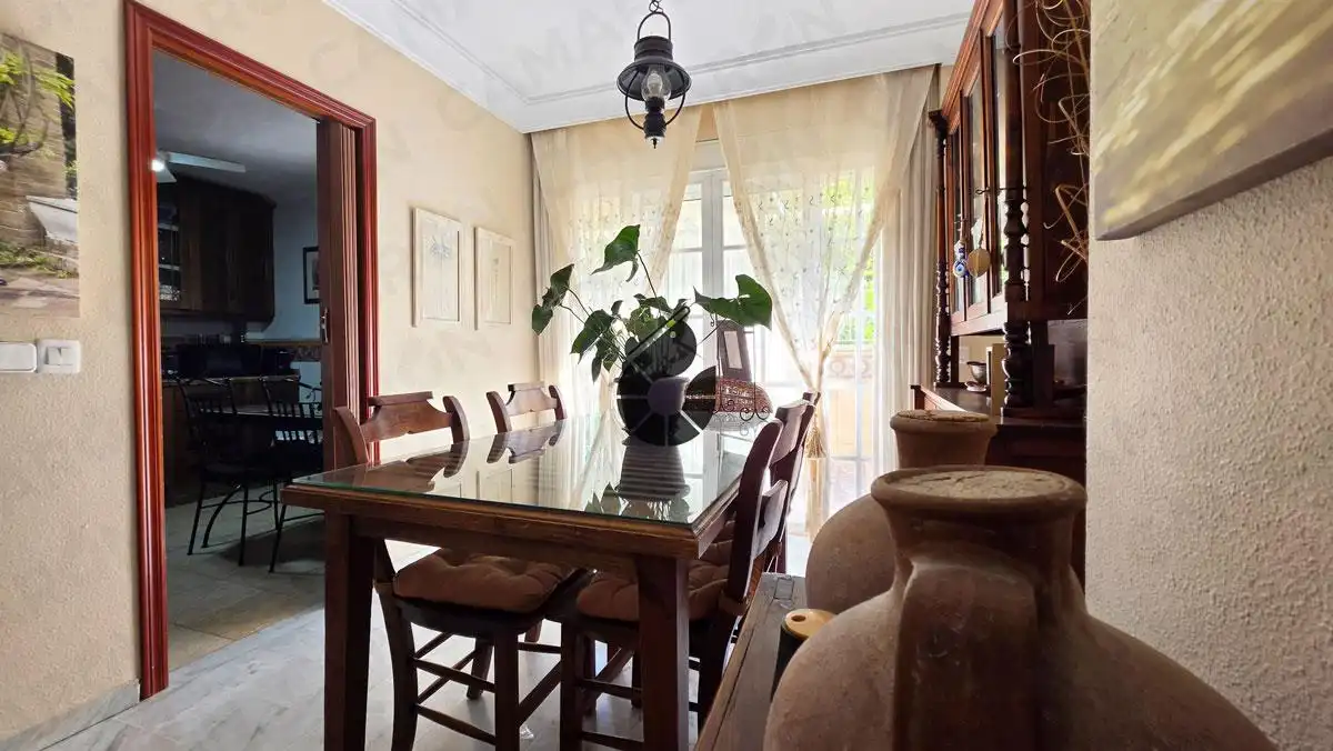 Comedor de Casa adosada en venta en Mairena del Aljarafe con Aire acondicionado y Trastero
