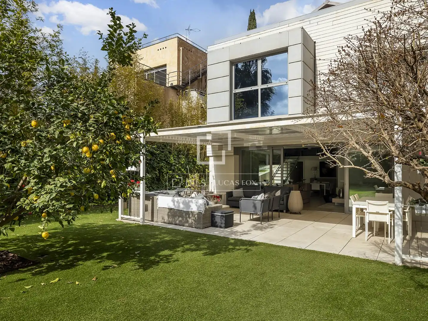 Terrassa de Casa o xalet en venda en Barcelona amb Aire condicionat, Calefacció i Jardí privat