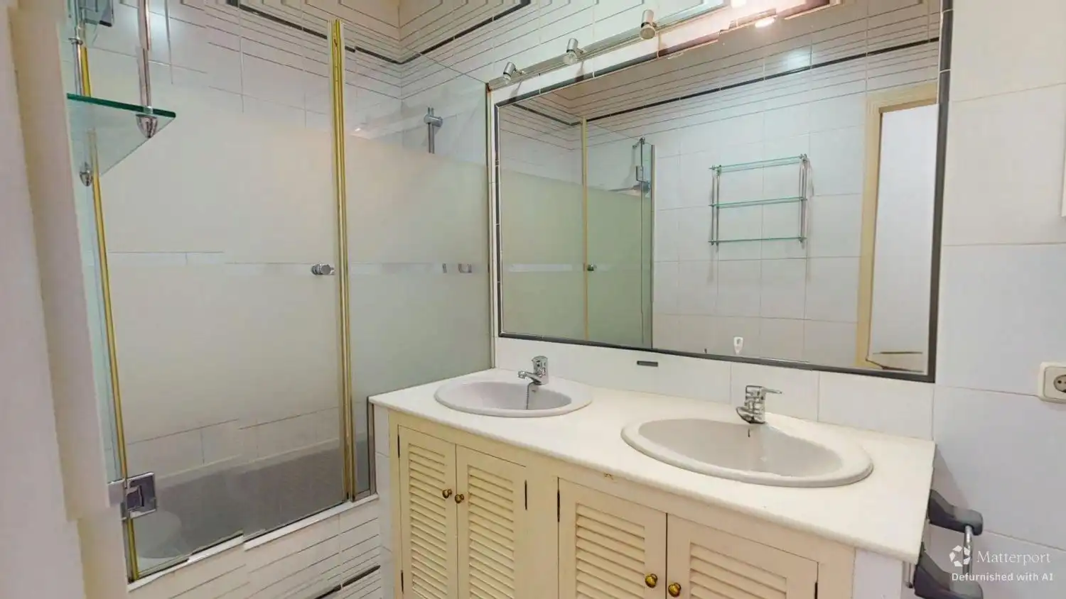 Bathroom of Flat for sale in Sevilla  with Air Conditioner, Heating and Terrace