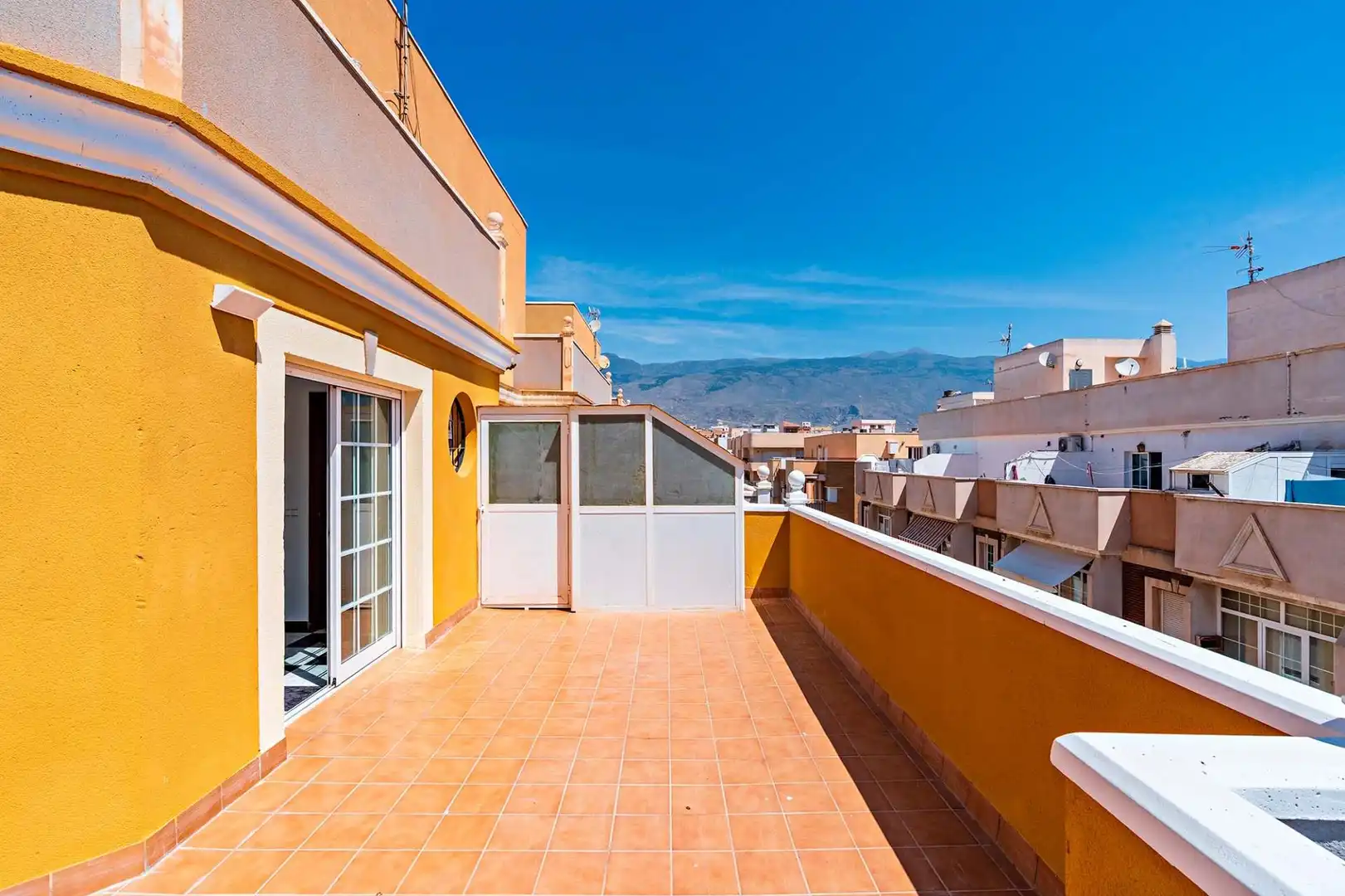 Terraza de Ático en venta en El Ejido con Aire acondicionado, Terraza y Amueblado
