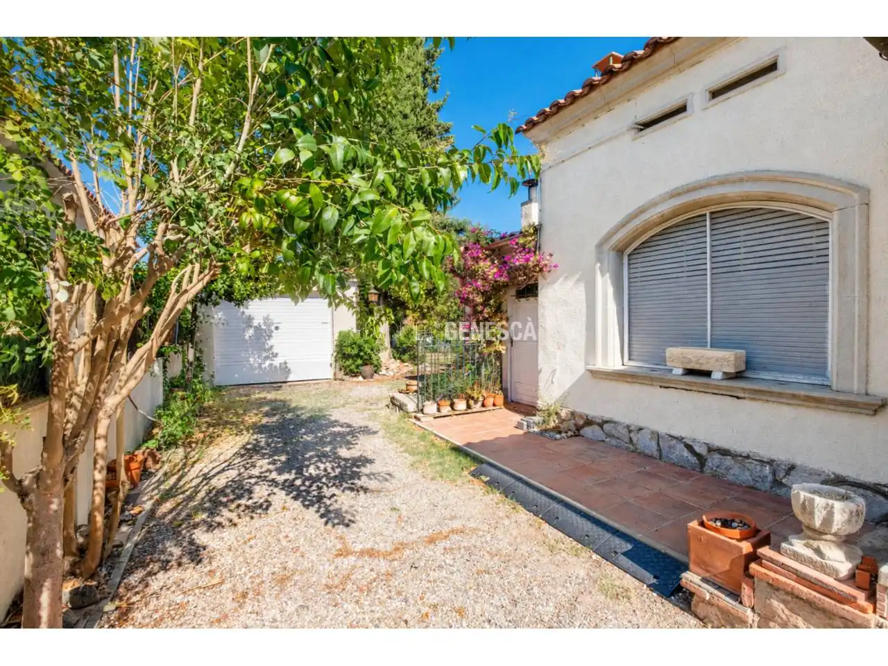 Casa con jardín en venta en Calle Montserrat, imagen 2