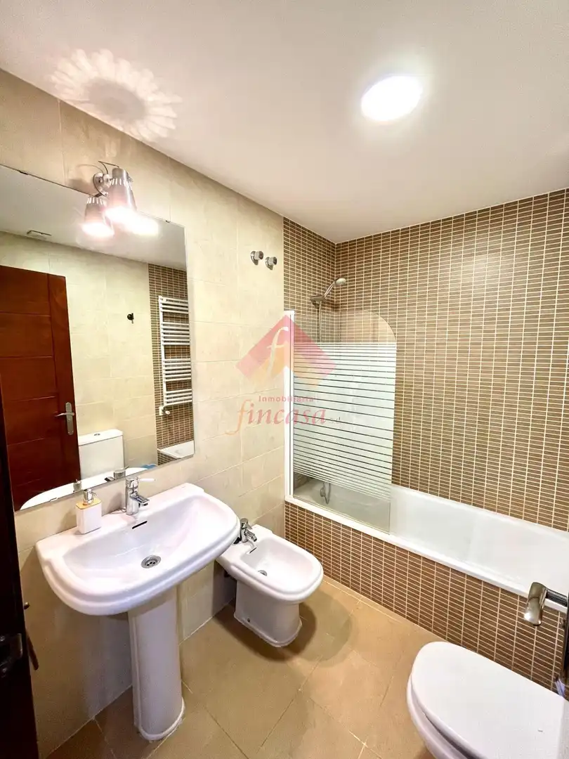 Badezimmer von Wohnung zur Miete in Ronda mit Klimaanlage, Heizung und Terrasse