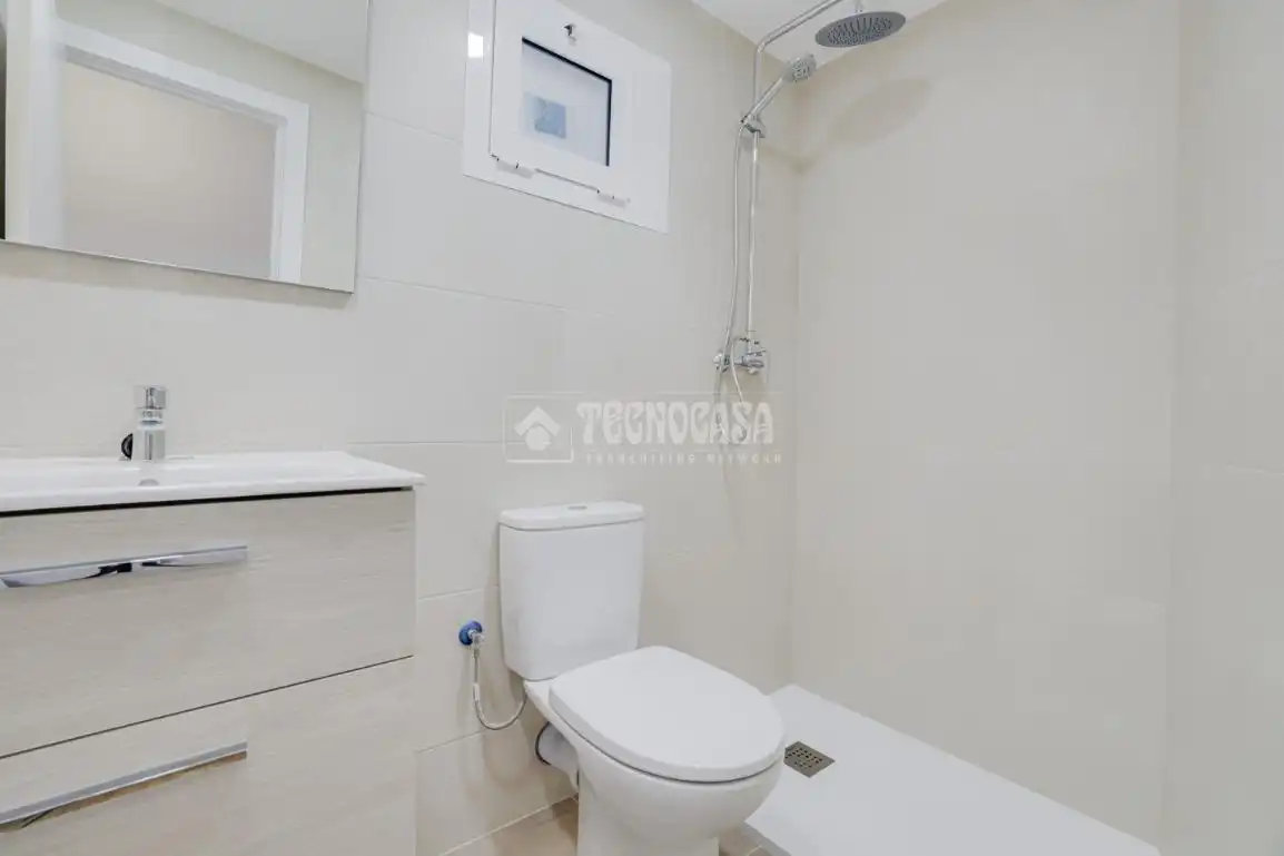Baño de Piso en venta en Terrassa con Balcón
