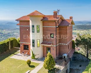 Vista exterior de Casa o xalet en venda en Berga amb Aire condicionat, Calefacció i Jardí privat