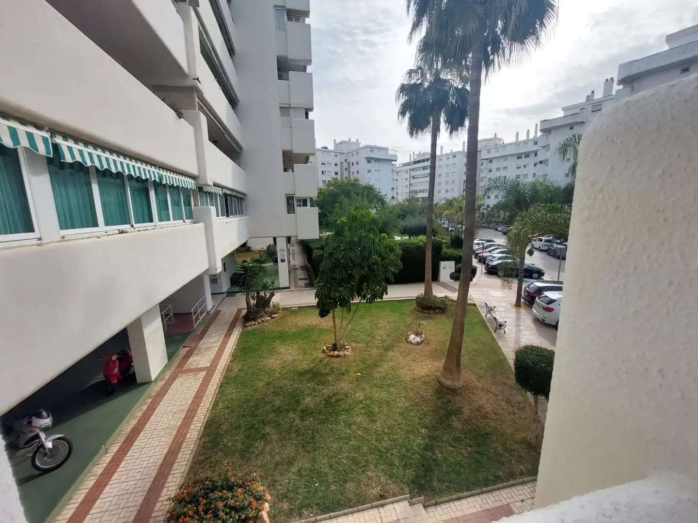 Außenansicht von Wohnung zum Verkauf in Fuengirola mit Klimaanlage, Möbliert und Waschmaschine