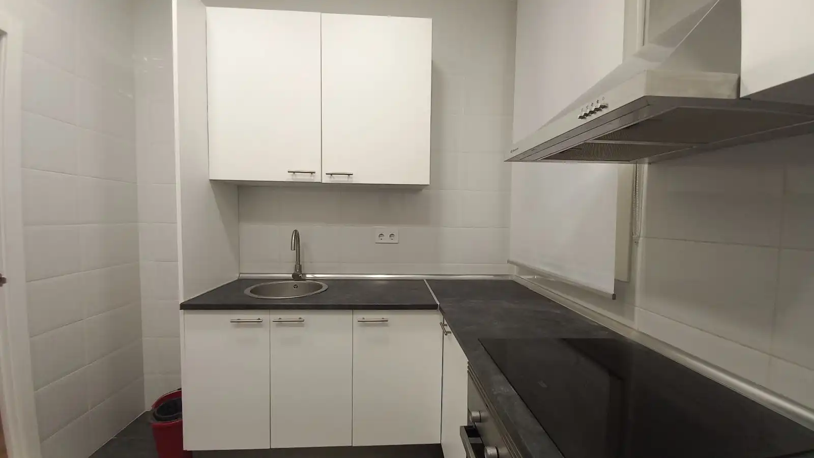 Cuina de Pis de lloguer en Barcelona amb Terrassa i Moblat