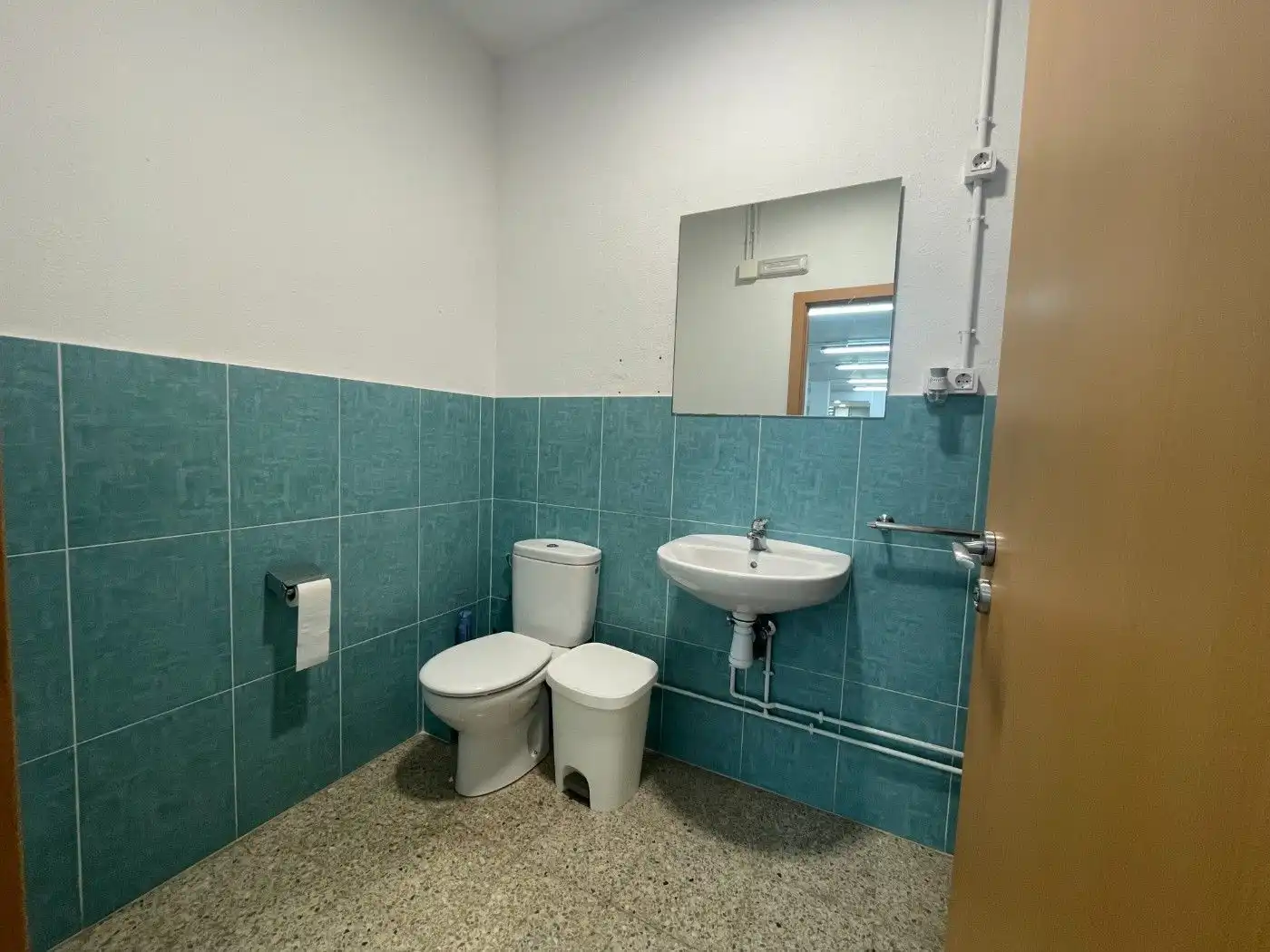 Badezimmer von Geschaftsraum zur Miete in Gavà mit Klimaanlage und Heizung