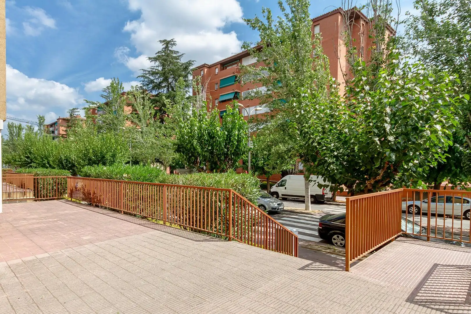 Vista exterior de Pis en venda en Martorell amb Aire condicionat, Calefacció i Jardí privat