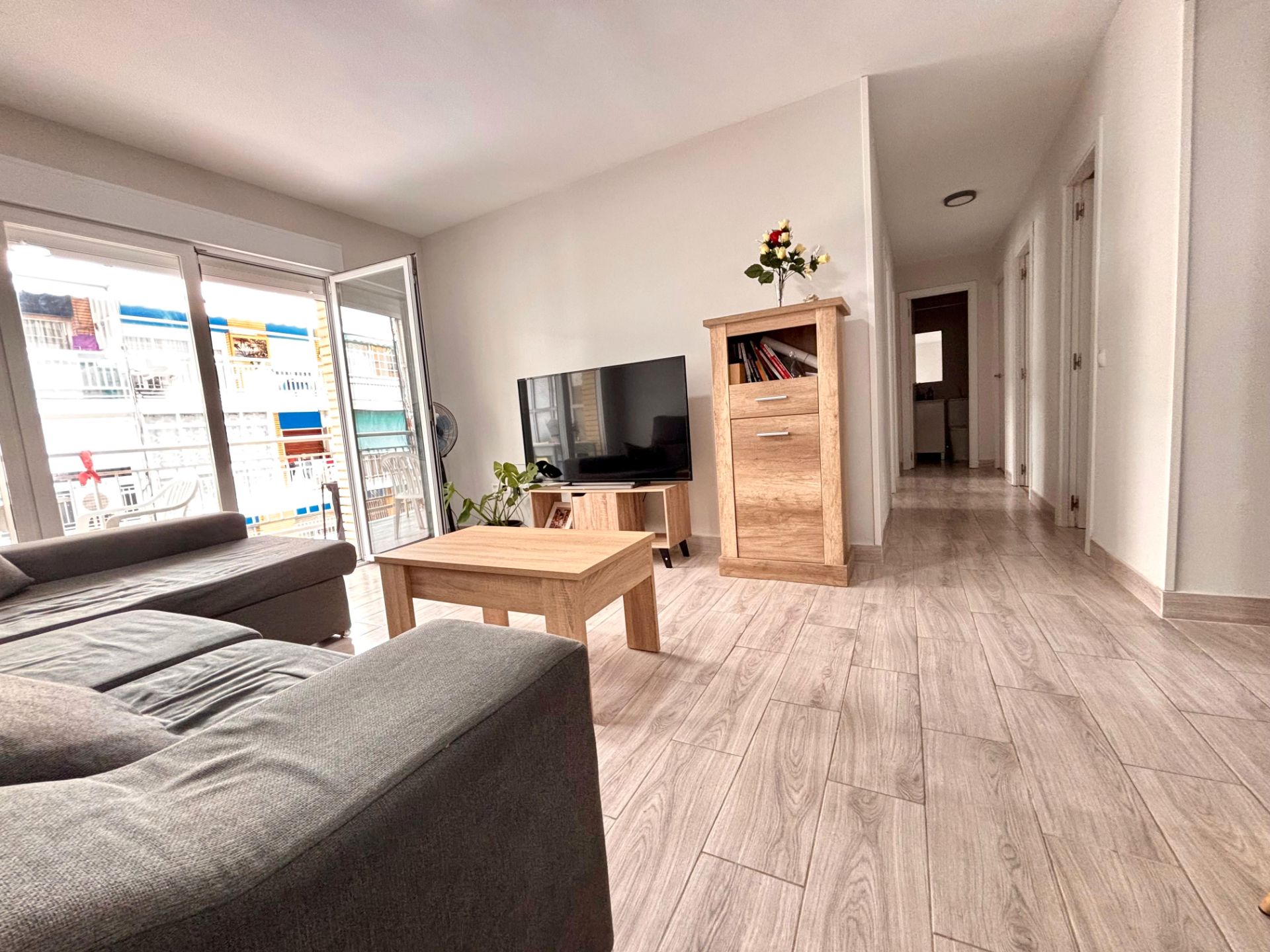 Sala d'estar de Pis en venda en Alicante / Alacant amb Aire condicionat, Terrassa i Moblat